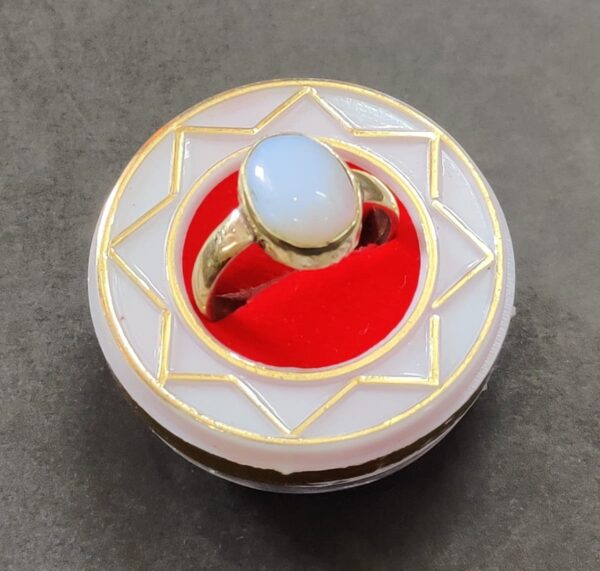 White Hakik Ring In Panchdhatu(पंचधातु हकीक रिंग)