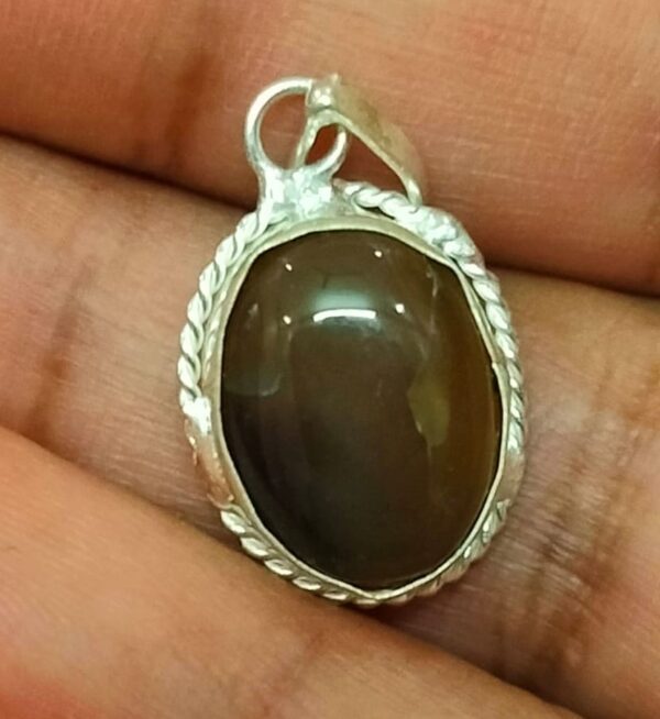 Silver Polished Brass Hakik Stone Locket 7(हकीक स्टोन लॉकेट)