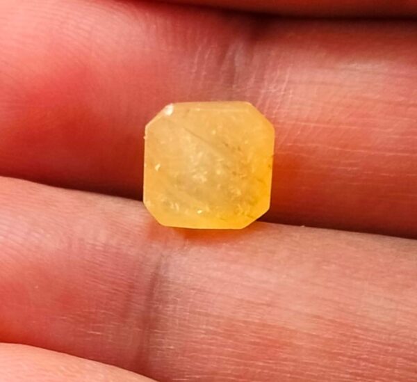 Certified Pukhraj Yellow Sapphire Stone With Certificate(सर्टिफाइड पुखराज स्टोन) | Weight- 6.25 Ratti
