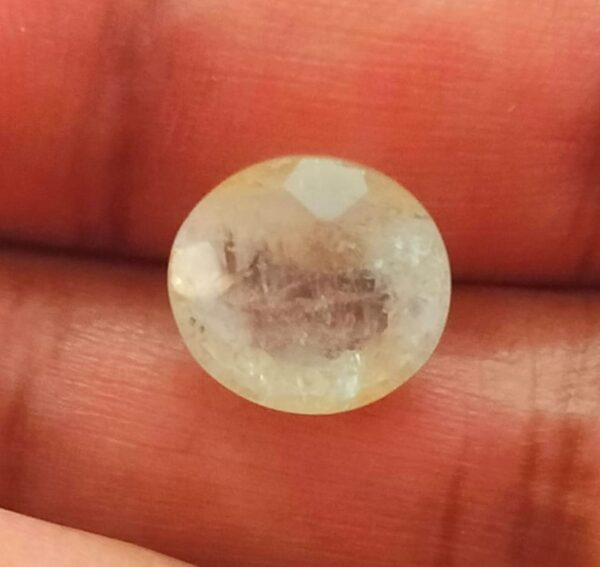 Certified Natural Topaz Stone With Certificate(सर्टिफाइड टोपाज़  स्टोन) | Weight- 14.70 Ratti