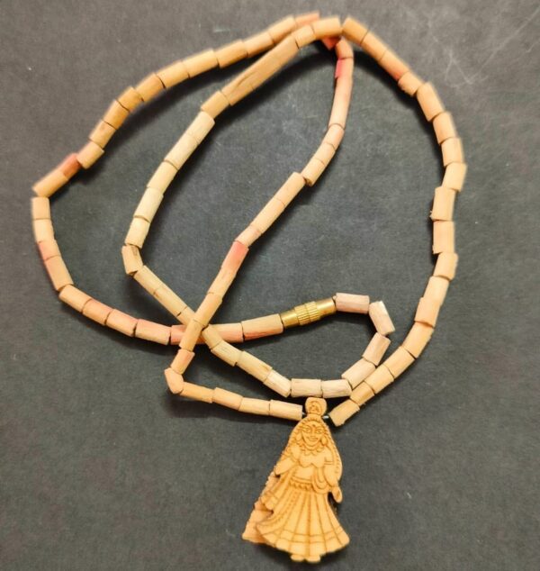 Radha Locket Tulsi Mala(राधा लॉकेट तुलसी माला)