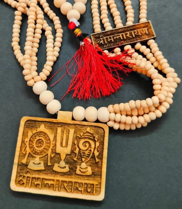 Narayan Tulsi Mala With Pendant(नारायण तुलसी माला)