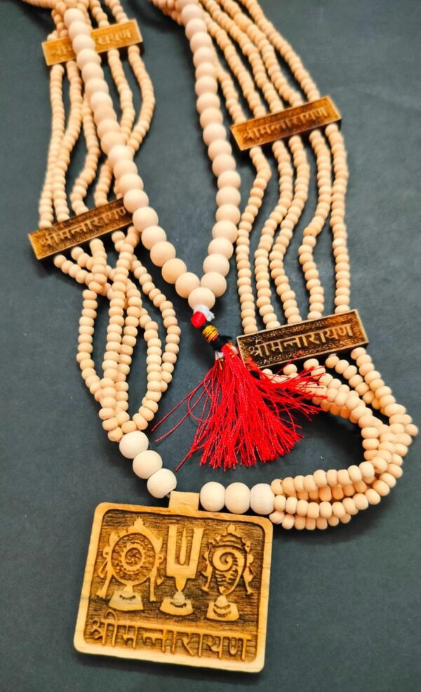 Narayan Tulsi Mala With Pendant(नारायण तुलसी माला) - Image 2