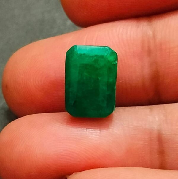 Certified Natural Beryl Stone (बेरिल स्टोन), Weight 8.14 carat